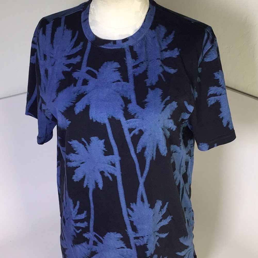 J.Lindeberg Men’s Blue palms print T-Shirt Large Like New